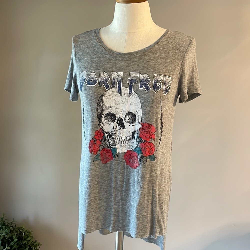 ROSIE HARLOW women’s BORN FREE distressed SKULL print high low super soft tee SM